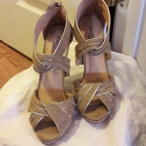 Beautiful size 7 heels